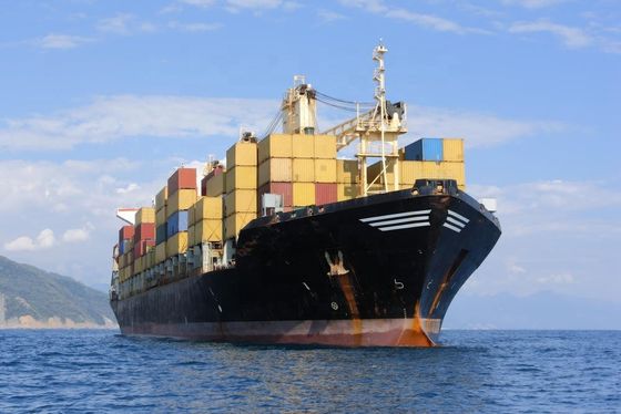 Un servicio de clase de transporte marítimo de mercancías no peligrosas con transportista mundial